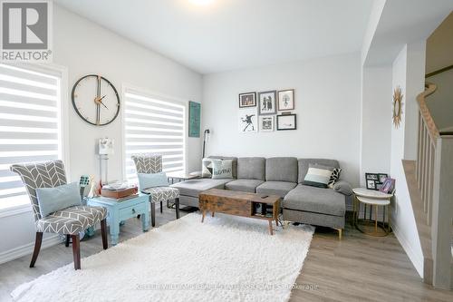 5 - 314 Equestrian Way, Cambridge, ON - Indoor Photo Showing Living Room