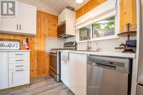 144 Northern Avenue, Galway-Cavendish And Harvey, ON - Indoor Photo Showing Kitchen