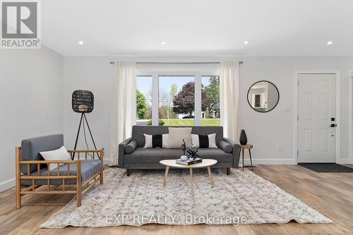 13481 Loyalist Parkway, Prince Edward County (Picton), ON - Indoor Photo Showing Living Room