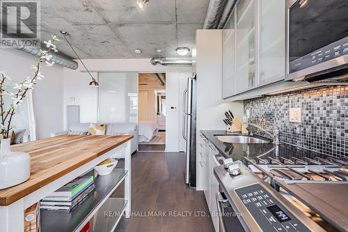 502 - 533 Richmond Street W, Toronto, ON - Indoor Photo Showing Kitchen With Upgraded Kitchen