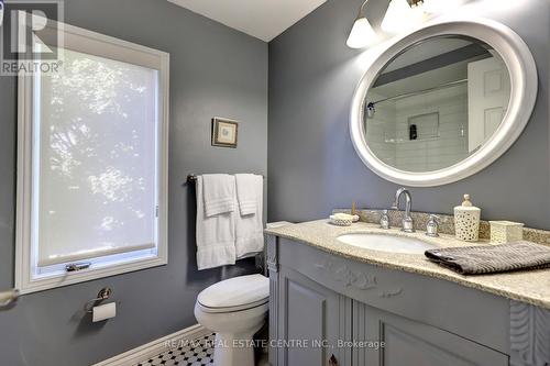 19 Pompano Court, Hamilton, ON - Indoor Photo Showing Bathroom