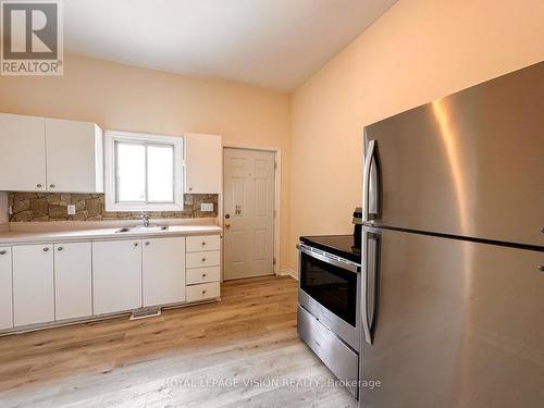 4049 Hwy 6, Hamilton, ON - Indoor Photo Showing Kitchen