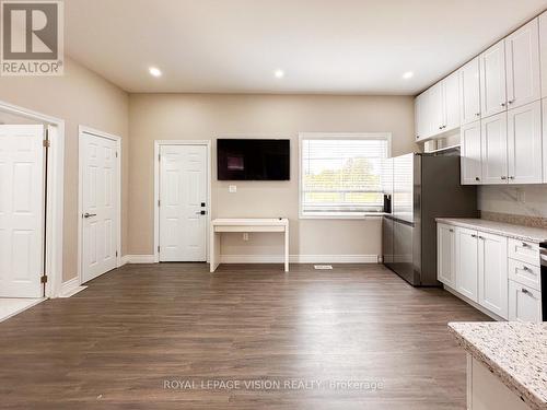 4049 Hwy 6, Hamilton, ON - Indoor Photo Showing Kitchen