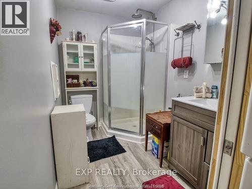 4 Aberdeen Street, Chatham-Kent, ON - Indoor Photo Showing Bathroom