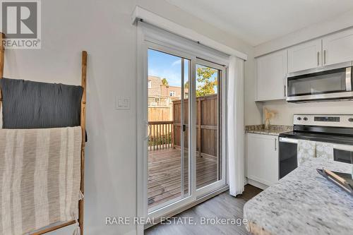 B14 - 24 Morrison Road, Kitchener, ON - Indoor Photo Showing Kitchen