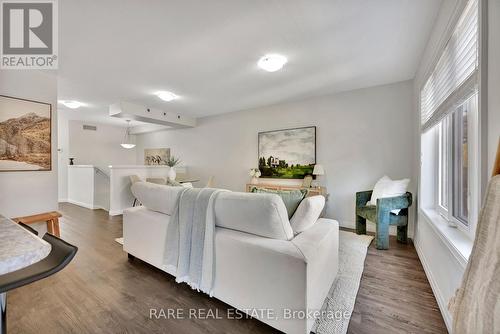 B14 - 24 Morrison Road, Kitchener, ON - Indoor Photo Showing Living Room