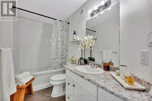 B14 - 24 Morrison Road, Kitchener, ON - Indoor Photo Showing Bathroom