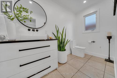 15 Yarrow Court, Kitchener, ON - Indoor Photo Showing Bathroom