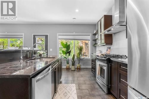 616 Lansdowne Avenue, Saskatoon, SK - Indoor Photo Showing Kitchen With Upgraded Kitchen