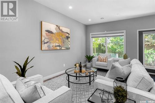 616 Lansdowne Avenue, Saskatoon, SK - Indoor Photo Showing Living Room