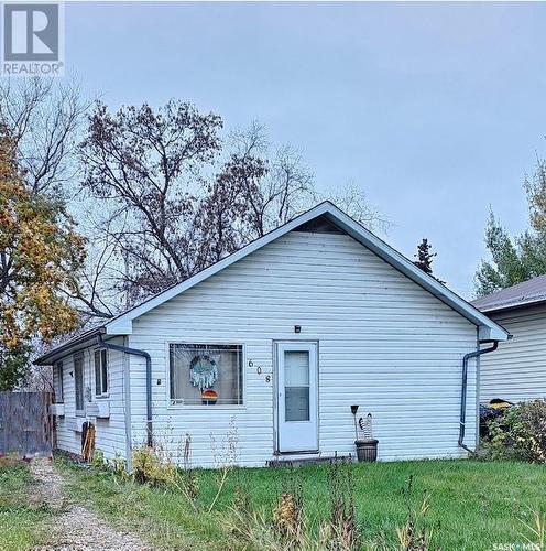 608 3Rd Avenue W, Meadow Lake, SK - Outdoor