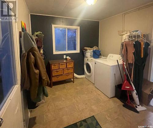 608 3Rd Avenue W, Meadow Lake, SK - Indoor Photo Showing Laundry Room