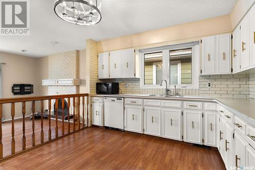 134 Houston Road, Regina, SK - Indoor Photo Showing Kitchen With Double Sink