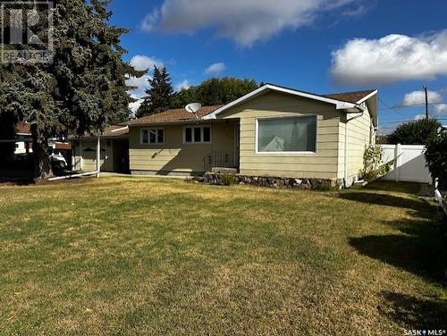 214 10Th Avenue W, Melville, SK - Outdoor