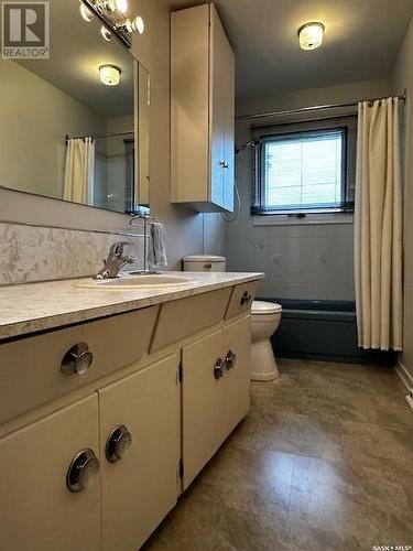 214 10Th Avenue W, Melville, SK - Indoor Photo Showing Bathroom