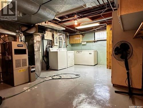 214 10Th Avenue W, Melville, SK - Indoor Photo Showing Laundry Room