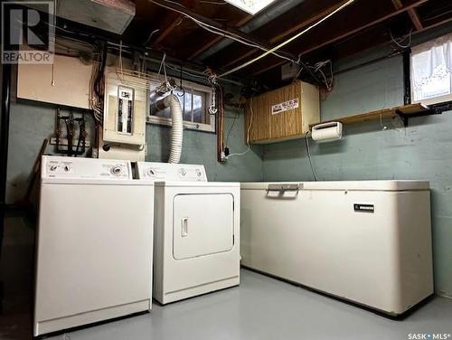 214 10Th Avenue W, Melville, SK - Indoor Photo Showing Laundry Room