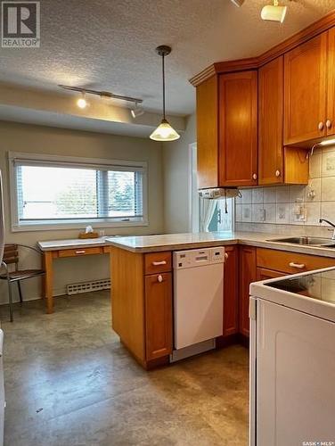 214 10Th Avenue W, Melville, SK - Indoor Photo Showing Kitchen