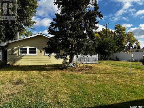 214 10Th Avenue W, Melville, SK - Outdoor