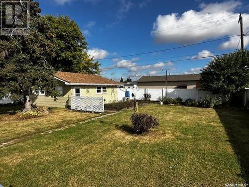 214 10Th Avenue W, Melville, SK - Outdoor