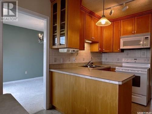 214 10Th Avenue W, Melville, SK - Indoor Photo Showing Kitchen With Double Sink