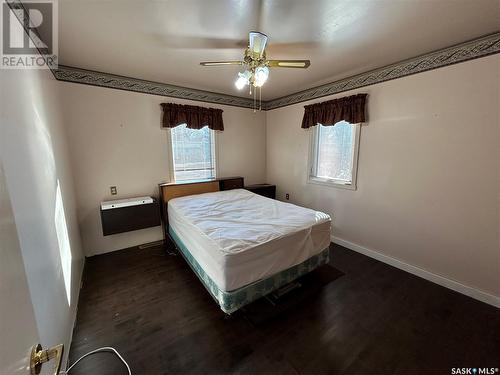 89 11Th Street, Weyburn, SK - Indoor Photo Showing Bedroom