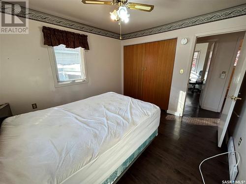 89 11Th Street, Weyburn, SK - Indoor Photo Showing Bedroom