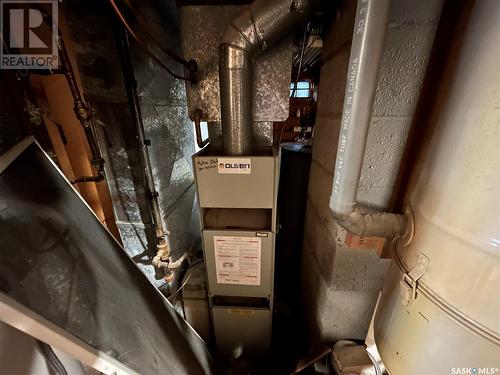 89 11Th Street, Weyburn, SK - Indoor Photo Showing Basement