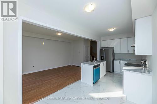 10 Rochester Drive, Barrie, ON - Indoor Photo Showing Kitchen