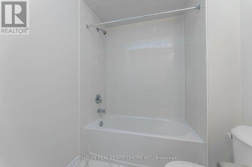 10 Rochester Drive, Barrie, ON - Indoor Photo Showing Bathroom