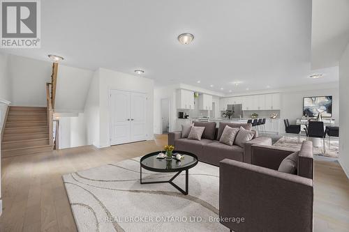 3033 Sierra Drive, Orillia, ON - Indoor Photo Showing Living Room