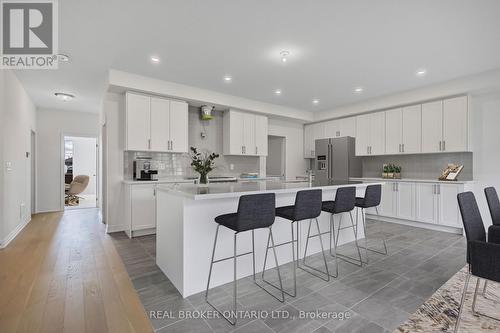 3033 Sierra Drive, Orillia, ON - Indoor Photo Showing Kitchen With Upgraded Kitchen