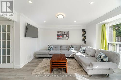 43 - 3600 Colonial Drive, Mississauga, ON - Indoor Photo Showing Living Room