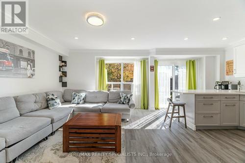 43 - 3600 Colonial Drive, Mississauga, ON - Indoor Photo Showing Living Room