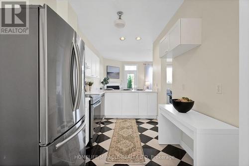 1403 Treeland Street, Burlington, ON - Indoor Photo Showing Kitchen