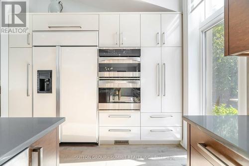 3210 Flanagan Crescent, Mississauga, ON - Indoor Photo Showing Kitchen