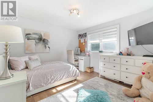 3210 Flanagan Crescent, Mississauga, ON - Indoor Photo Showing Bedroom