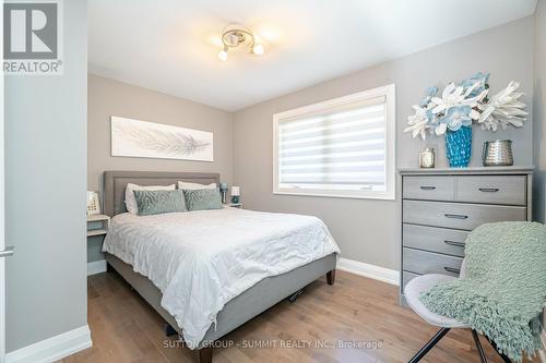 3210 Flanagan Crescent, Mississauga, ON - Indoor Photo Showing Bedroom