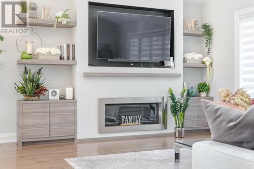 3210 Flanagan Crescent, Mississauga, ON - Indoor Photo Showing Living Room With Fireplace