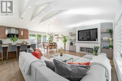 3210 Flanagan Crescent, Mississauga, ON - Indoor Photo Showing Living Room With Fireplace