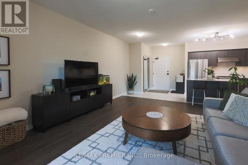 405 - 161 Wellington Street E, New Tecumseth, ON - Indoor Photo Showing Living Room