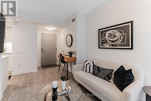 530 - 500 Wilson Avenue, Toronto, ON - Indoor Photo Showing Living Room