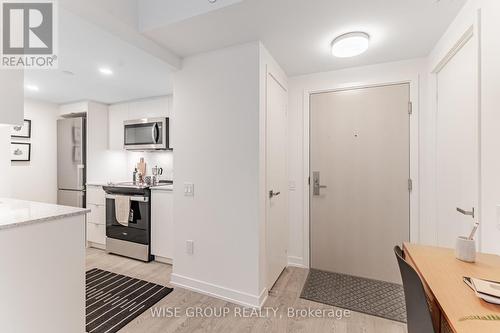 530 - 500 Wilson Avenue, Toronto, ON - Indoor Photo Showing Kitchen