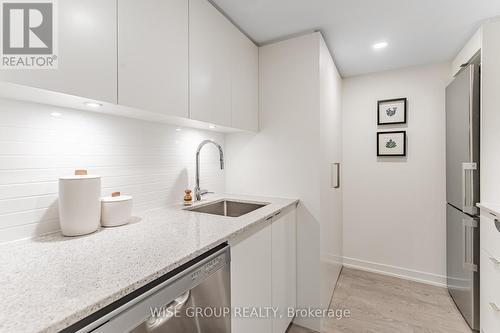 530 - 500 Wilson Avenue, Toronto, ON - Indoor Photo Showing Kitchen With Upgraded Kitchen