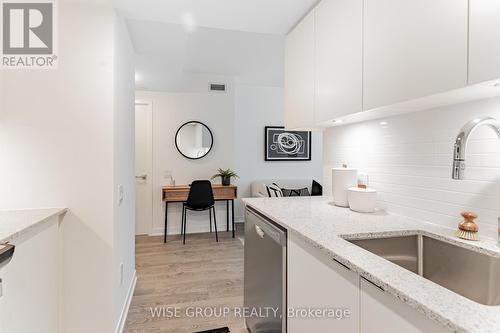 530 - 500 Wilson Avenue, Toronto, ON - Indoor Photo Showing Kitchen