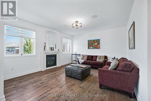 829 Elvidge Trail, Newmarket, ON - Indoor Photo Showing Living Room With Fireplace