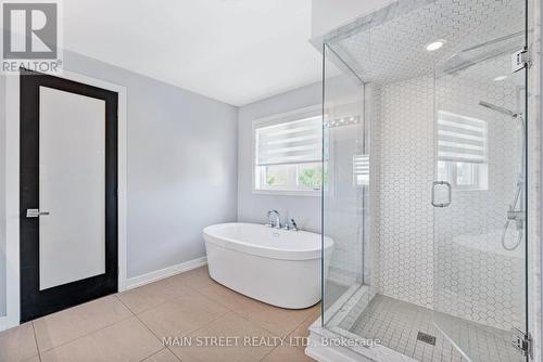 829 Elvidge Trail, Newmarket, ON - Indoor Photo Showing Bathroom