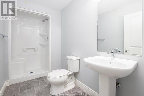 182 Mclellan, Amherstburg, ON - Indoor Photo Showing Bathroom