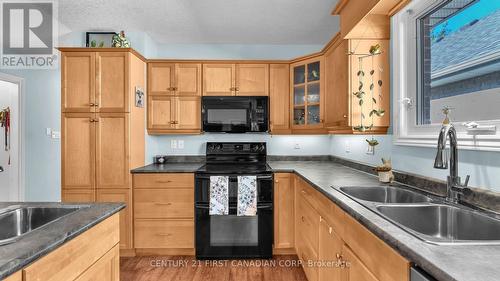 4.5 Morrison Drive, St. Thomas, ON - Indoor Photo Showing Kitchen With Double Sink