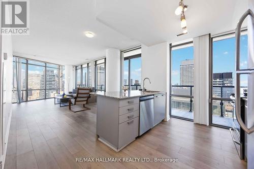 3705 - 832 Bay Street, Toronto, ON - Indoor Photo Showing Kitchen